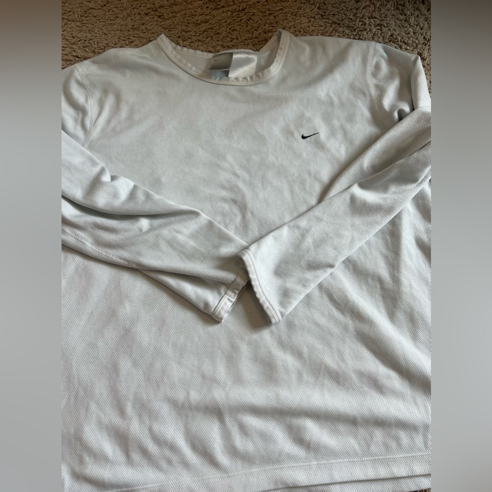Vintage Nike long sleeve. Is much like a thermal but lighter